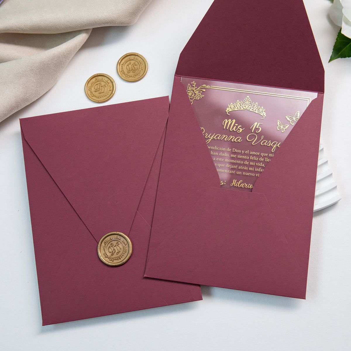PONATIA 1mm/0.04'' Foil Print in Gold Clear Acrylic  Quinceanera Invitation Cards  and Burgundy Envelopes